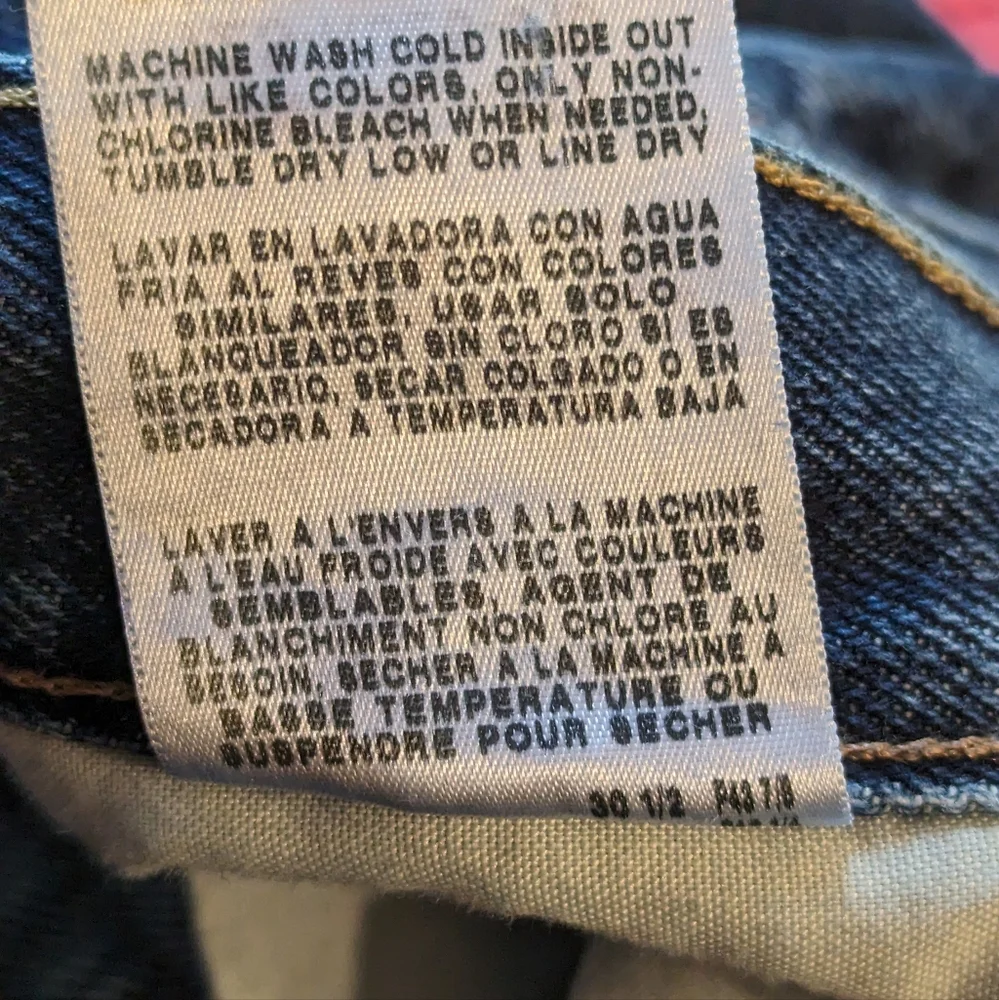 Gently Used Men's Lee Regular Fit Straight Leg Jeans. - Picture 9 of 13